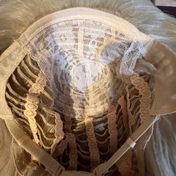 Wig COLOR: Blonde LENGTH:29” This is a cosplay wig that was used for Halloween. - Picture 6 of 7